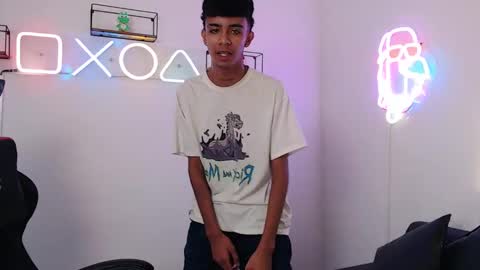 Snapshot of dikey_18 chatting on 24, 2, 2025 dikey_18 online show from 24, 2, 2025