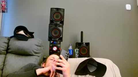 Snapshot of dilldough405 chatting on 1, 1, 2025 Dilldough405 online show from 1, 1, 2025