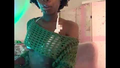Snapshot of dimedoll33 chatting on 25, 10, 2025 black american princess online show from 25, 10, 2025