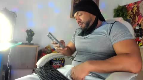 Snapshot of dimitry_muscle chatting on 18, 10, 2025 dimitry kyle mucle online show from 18, 10, 2025