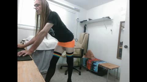 Snapshot of dinkdork094 chatting on 27, 5, 2026 Dinkdork just having a good time online show from 27, 5, 2026