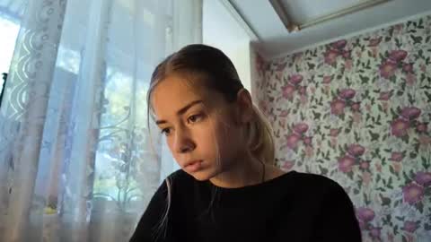 dinorahmroczkowski online show from 13, 9, 2025