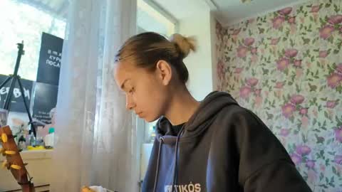 dinorahmroczkowski online show from 15, 9, 2025