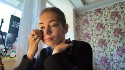 dinorahmroczkowski online show from 16, 9, 2025