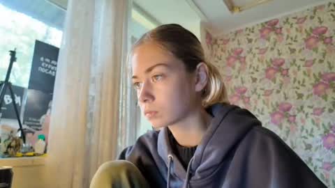 dinorahmroczkowski online show from 19, 9, 2025