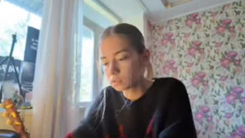 dinorahmroczkowski online show from 23, 9, 2025