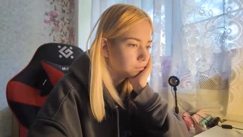 dinorahmroczkowski online show from 9, 10, 2025