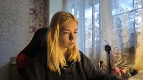 dinorahmroczkowski online show from 15, 10, 2025