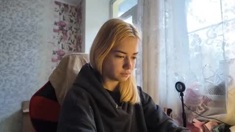 dinorahmroczkowski online show from 16, 10, 2025