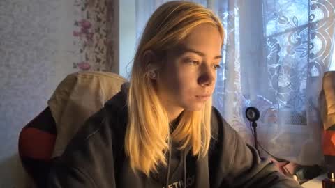 dinorahmroczkowski online show from 17, 10, 2025