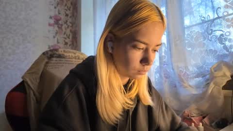 dinorahmroczkowski online show from 20, 10, 2025