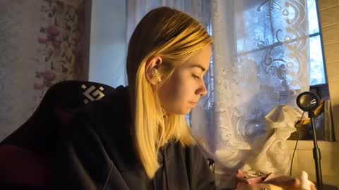 dinorahmroczkowski online show from 21, 10, 2025