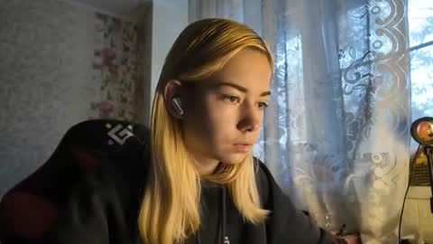 dinorahmroczkowski online show from 28, 10, 2025