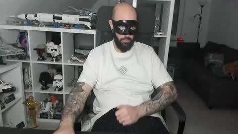 Snapshot of dirtybalws chatting on 6, 11, 2025 Robert online show from 6, 11, 2025