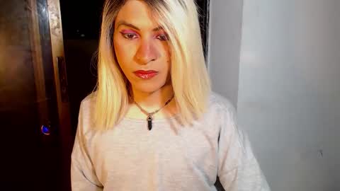 Snapshot of dirtydanezka chatting on 17, 11, 2025 dirtydanezka online show from 17, 11, 2025