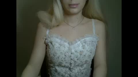 Snapshot of ditamilton chatting on 23, 12, 2024 DitaMilton online show from 23, 12, 2024