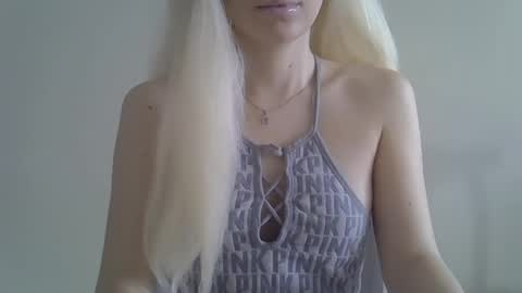 Snapshot of ditamilton chatting on 4, 2, 2025 DitaMilton online show from 4, 2, 2025