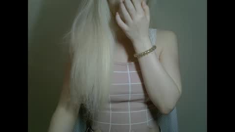 Snapshot of ditamilton chatting on 27, 2, 2025 DitaMilton online show from 27, 2, 2025