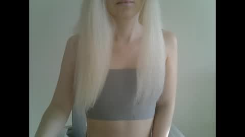 Snapshot of ditamilton chatting on 28, 2, 2025 DitaMilton online show from 28, 2, 2025