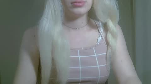 Snapshot of ditamilton chatting on 8, 9, 2025 DitaMilton online show from 8, 9, 2025