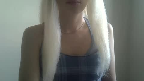 Snapshot of ditamilton chatting on 11, 9, 2025 DitaMilton online show from 11, 9, 2025