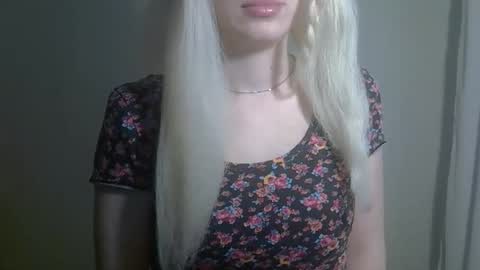 Snapshot of ditamilton chatting on 16, 9, 2025 DitaMilton online show from 16, 9, 2025