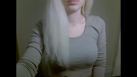 Snapshot of ditamilton chatting on 30, 9, 2025 DitaMilton online show from 30, 9, 2025