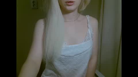 Snapshot of ditamilton chatting on 2, 10, 2025 DitaMilton online show from 2, 10, 2025