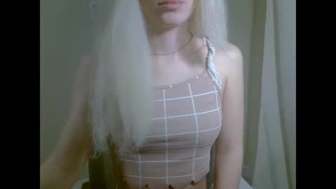 Snapshot of ditamilton chatting on 5, 10, 2025 DitaMilton online show from 5, 10, 2025