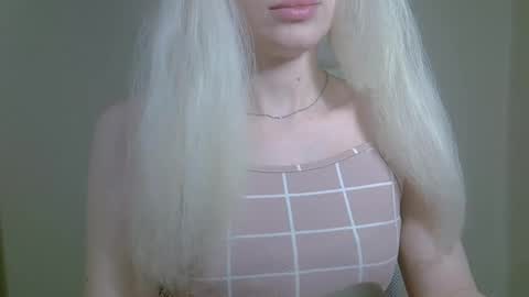 Snapshot of ditamilton chatting on 15, 10, 2025 DitaMilton online show from 15, 10, 2025