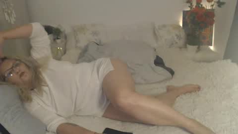 Snapshot of divineblond chatting on 23, 2, 2026 Alexxa online show from 23, 2, 2026