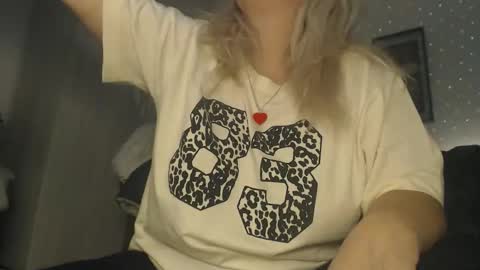 Snapshot of divineblond chatting on 24, 2, 2026 Alexxa online show from 24, 2, 2026