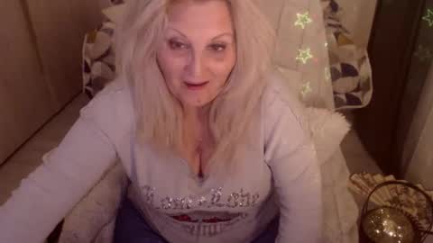 Snapshot of divineblond chatting on 8, 3, 2026 Alexxa online show from 8, 3, 2026