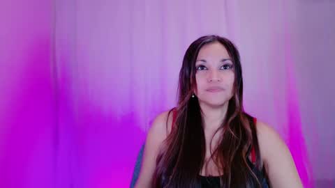 DivineLynn online show from 1, 2, 2025