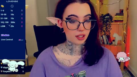 Snapshot of dixipixi_ chatting on 5, 1, 2025 dixipixi_ online show from 5, 1, 2025