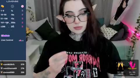 Snapshot of dixipixi_ chatting on 21, 2, 2025 dixipixi_ online show from 21, 2, 2025