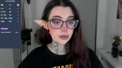 Snapshot of dixipixi_ chatting on 18, 10, 2025 dixipixi_ online show from 18, 10, 2025