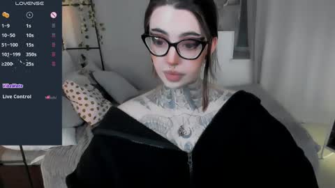 dixipixi_ online show from 8, 5, 2026