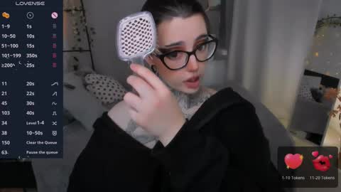dixipixi_ online show from 13, 5, 2026