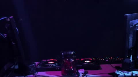 Snapshot of dj_capitain_claw chatting on 1, 2, 2025 Adrian Arturo online show from 1, 2, 2025