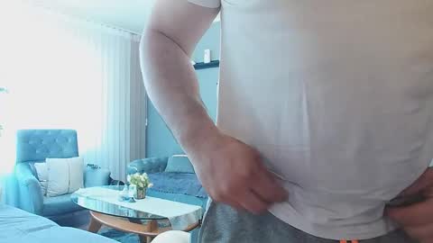 Snapshot of djmute chatting on 24, 4, 2026 STR8 BOYv online show from 24, 4, 2026