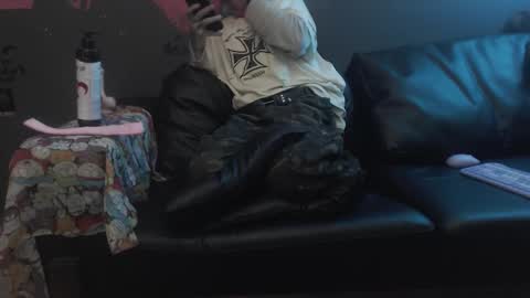 Snapshot of doenits chatting on 2, 10, 2025 doenits online show from 2, 10, 2025