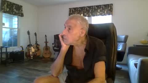 Snapshot of dogluc7 chatting on 30, 12, 2024 dogluc7 online show from 30, 12, 2024
