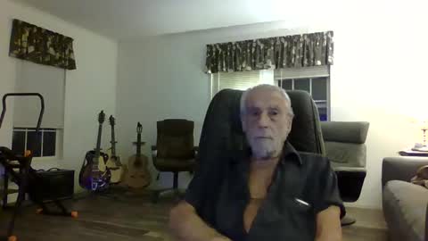 Snapshot of dogluce4 chatting on 28, 2, 2025 dogluce4 online show from 28, 2, 2025