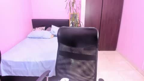 Snapshot of doll___squirt chatting on 9, 9, 2025 sofia de la torre online show from 9, 9, 2025