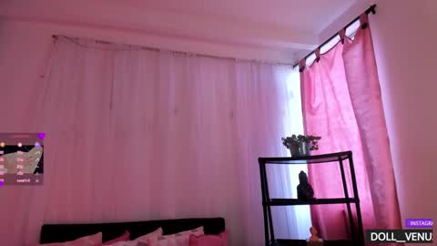 Snapshot of doll_venus chatting on 1, 1, 2025 Roxana independent model can you help me reach 100 hands up uwu online show from 1, 1, 2025