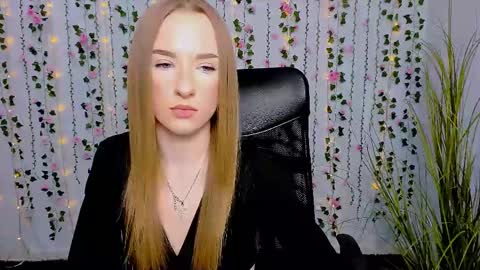 doll_vey online show from 7, 3, 2025