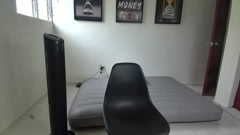 Snapshot of dollarhot30 chatting on 28, 10, 2025 DollarHot30 online show from 28, 10, 2025