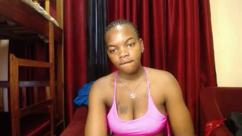 Snapshot of dollface_bella chatting on 12, 10, 2025 Bella online show from 12, 10, 2025