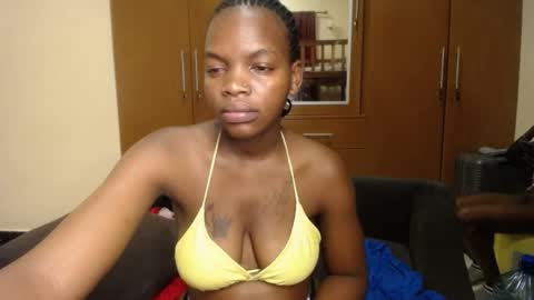 Snapshot of dollface_bella chatting on 16, 10, 2025 Bella online show from 16, 10, 2025